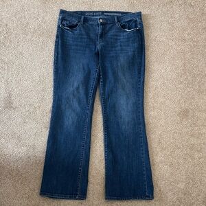 DKNY Women's SOHO Boot Cut Jeans EUC Size 8